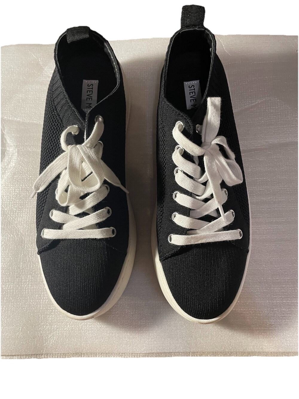 Steve Madden Sz 8 Women’s Sneakers In Very Good Condition.